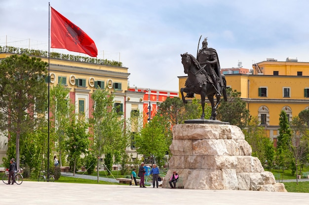 Monumento a Skanderbeg en Tirana