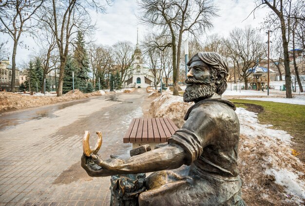 Foto monumento a skobar en pskov