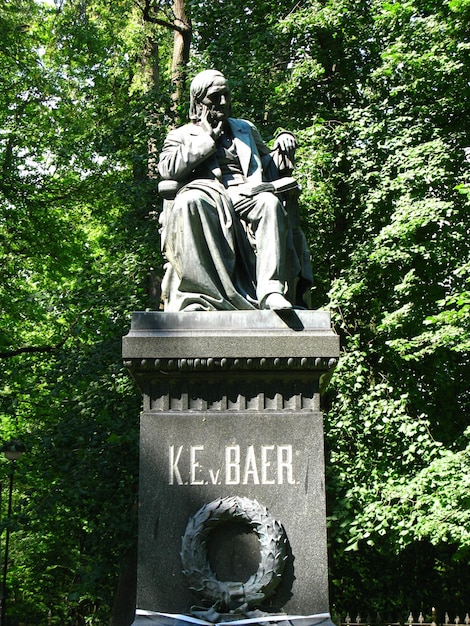 El monumento en Tartu Estonia