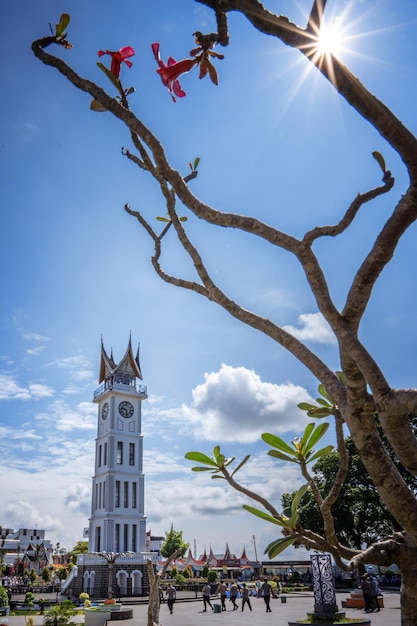 Monumento a la Torre del Reloj, un patrimonio y un hito en el oeste de Sumatra, Indonesia