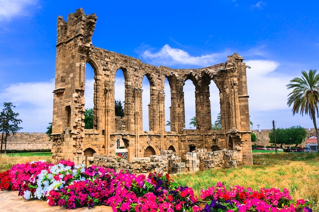 Monumentos históricos de Chipre. Ruinas de la Iglesia de San Juan en la ciudad de Famagusta (Gazimagusa)