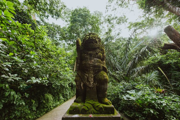 Monumentos típicos de Bali y Ubud en estilo balinés