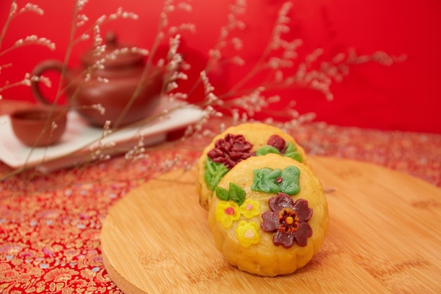 Mooncake Moon cake para o conceito do MidAutumn Festival de comida festiva tradicional na mesa com chá