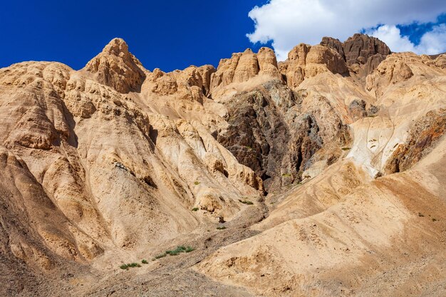 Moonland perto da vila de Lamayuru em Ladakh