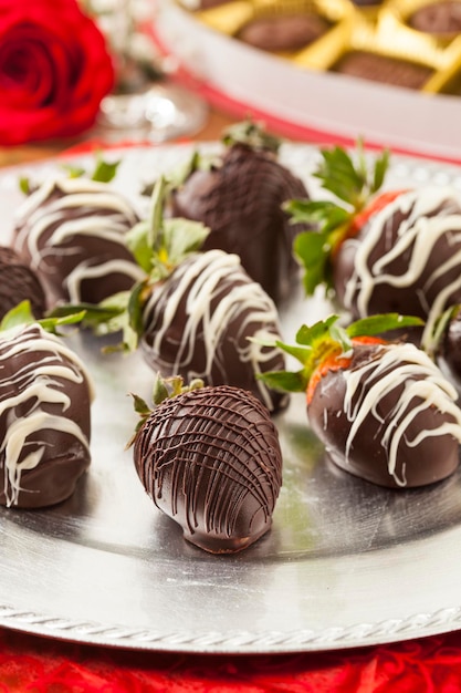 Morangos cobertos de chocolate gourmet para o Dia dos Namorados