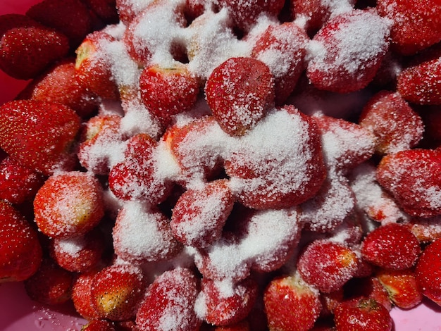 Morangos com açúcar Fazendo geléia de morango ou geléia