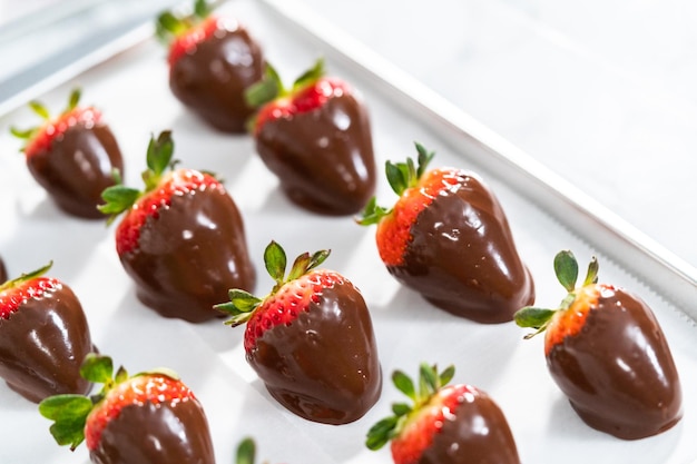 Morangos mergulhados em chocolate
