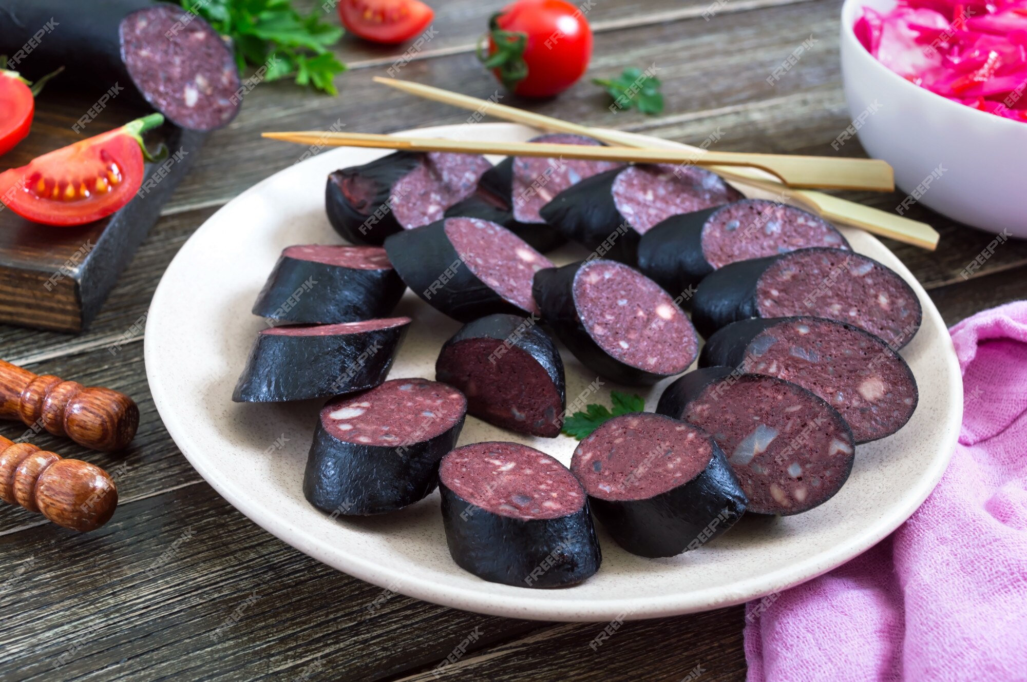 Pudim Preto Espanhol Ou Salsicha De Sangue Com Rosmaninho No Garfo