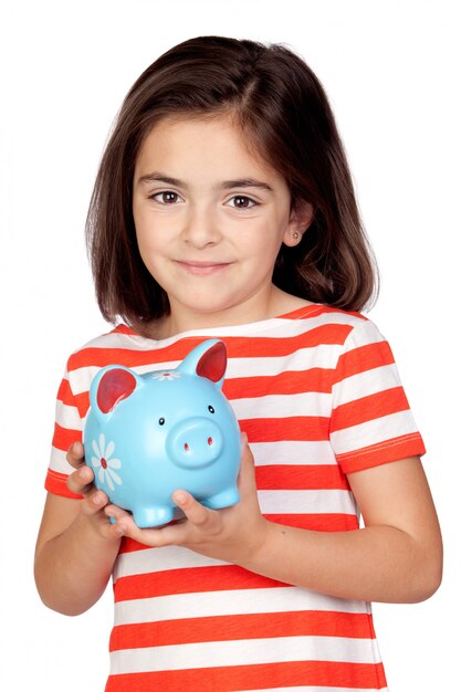 Morena menina com um moneybox azul isolado em um fundo branco