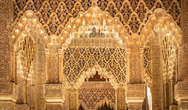 Moreske Ornamente aus dem islamischen Königspalast Alhambra, Granada, Spanien. 16. Jahrhundert.