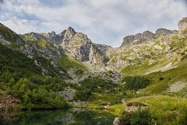 Morgen in den Bergen, eine fabelhafte Landschaft