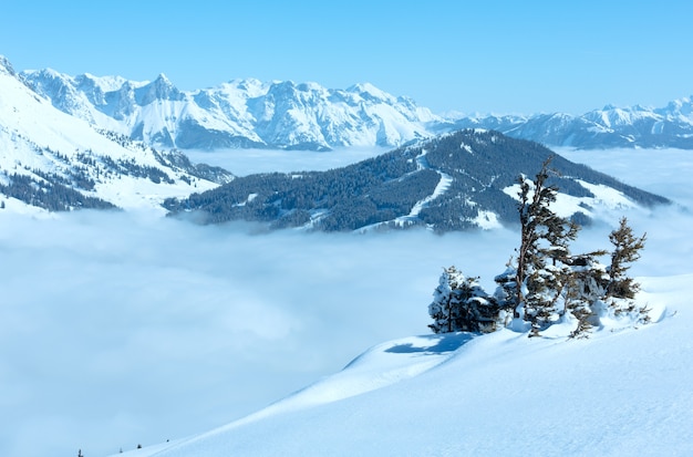 Morgen Winter Berglandschaft mit Wolken in unter Tal Hochkönig Region