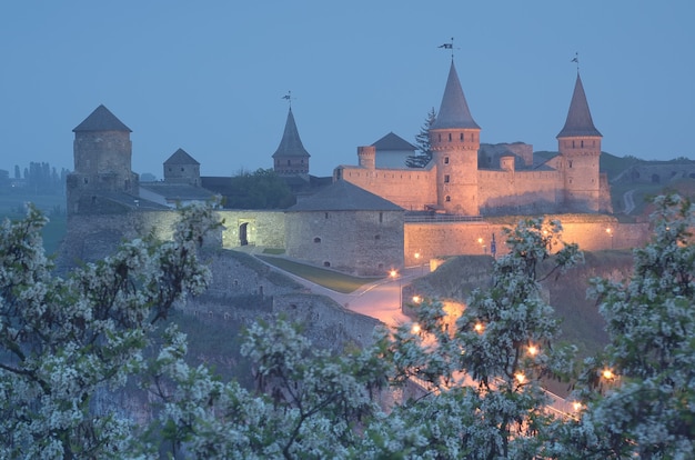 Morgenansicht der alten Burg in Kamianets Podilskyi Ukraine