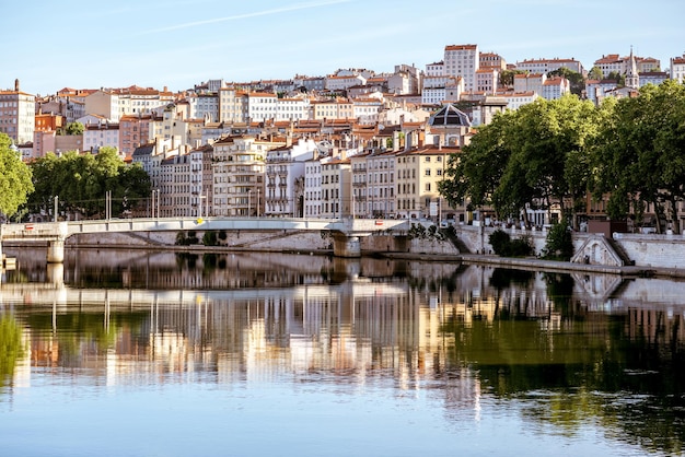 Morgenblick auf die Altstadt mit Brücke und Rhone in Lyon, Frankreich