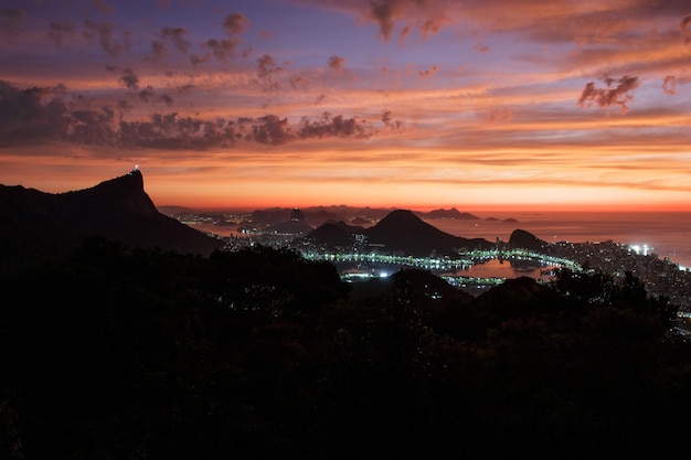 Morgendämmerung in chinesischer Sicht in Rio de Janeiro