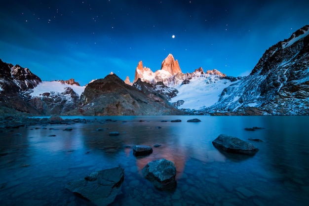 Morgendämmerung über dem Lago De Los Tres Fitz Roy Patagonien Argentinien