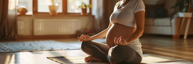 Morgenmeditation einer schwangeren Frau in ihrem gemütlichen Zimmer Ein ruhiger Start in den Tag