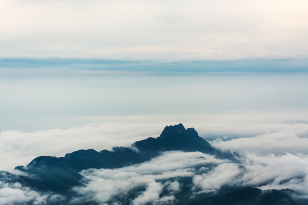 Morgennebel mit Bergmeer von Mis