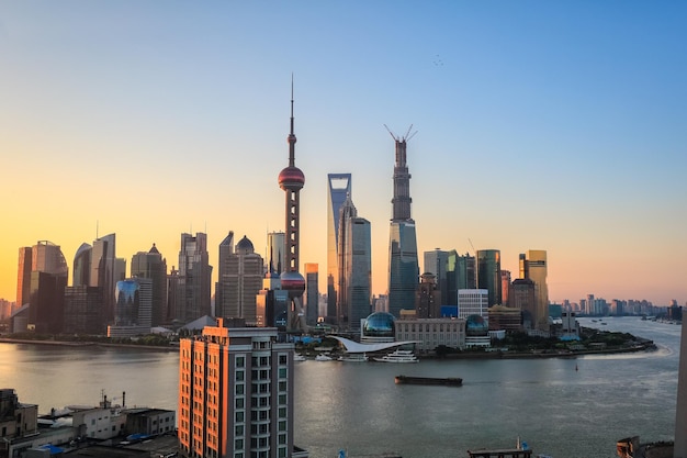 Morgensonne, die im Pudong-Bezirk von shanghaixA scheint