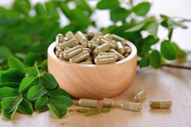 Moringa Blätter und Kapseln (Kräuter für die Gesundheit)