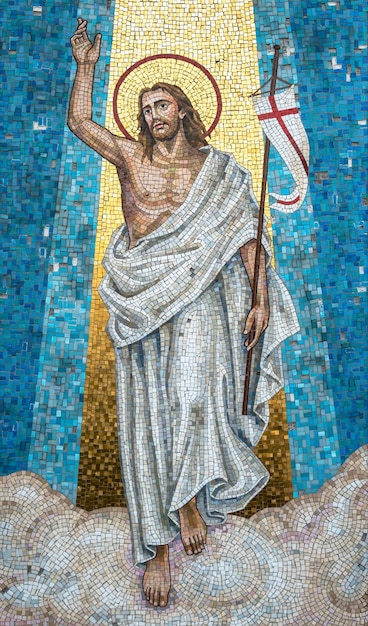 Mosaik von Jesus in voller Länge mit den Armen in Gebetsposition