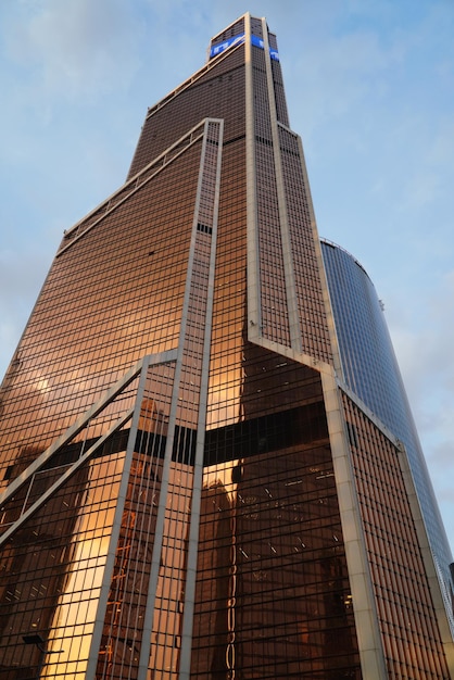 Foto moscou rússia edifícios altos do centro de negócios de moscou torre de mercúrio da cidade de moscou