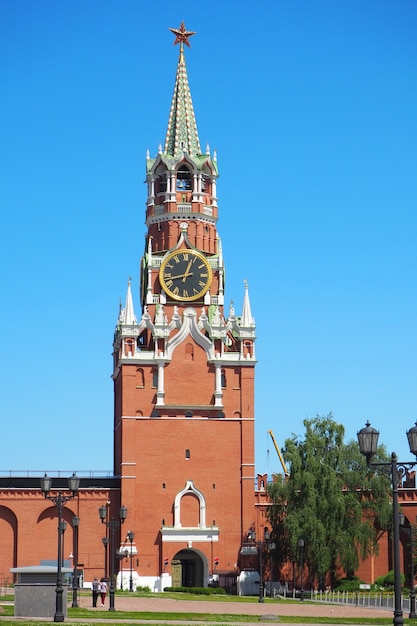 Moskau, Russland - 5. Juni 2021: Spasskaja-Turm des Moskauer Kreml