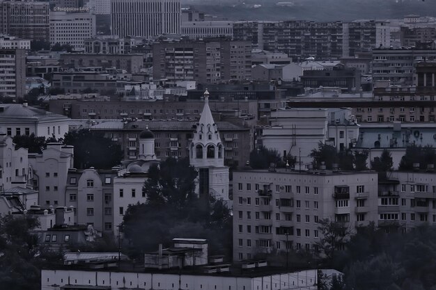 Moskauer düsterer Blick auf die Stadt von oben, Rauchökologie-Stadtansicht