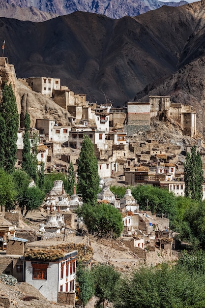 Mosteiro budista de Lamayuru gompa no Himalaia