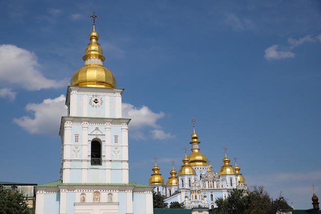 Mosteiro de cúpula dourada de St Michaels em Kiev, Ucrânia