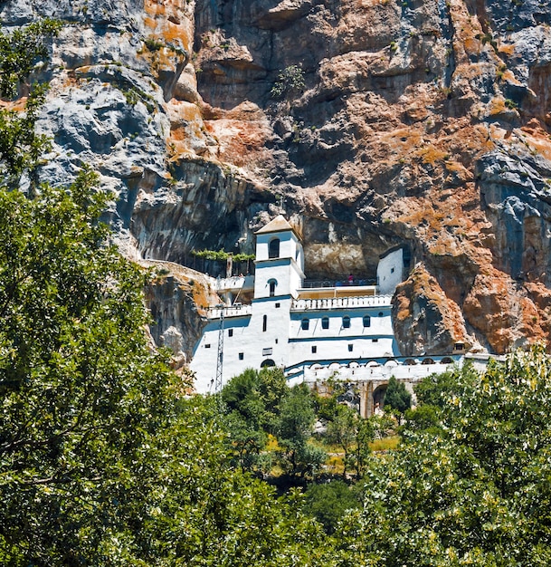 Mosteiro de ostrog em montenegro