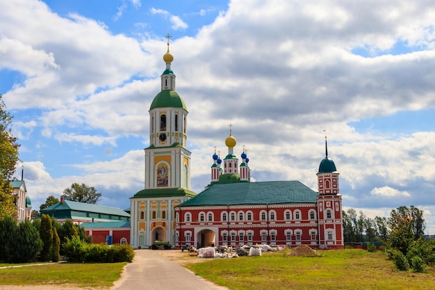 Mosteiro de Sanaksar da Natividade da Mãe de Deus na República Temnikov Mordóvia Rússia