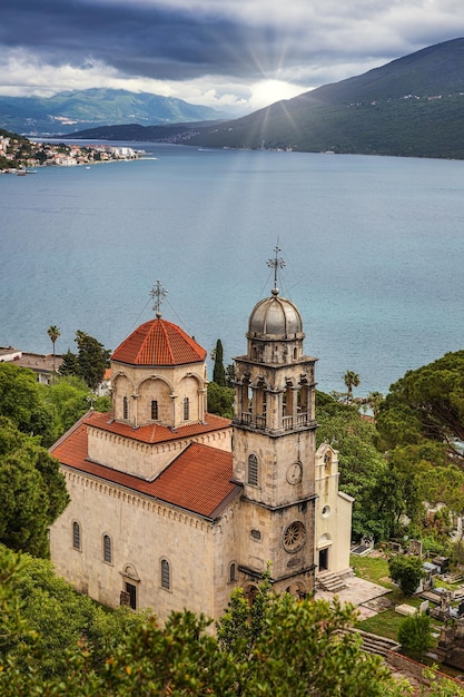 Mosteiro de Savina e vista da Baía de Kotor, Herceg Novi, Montenegro