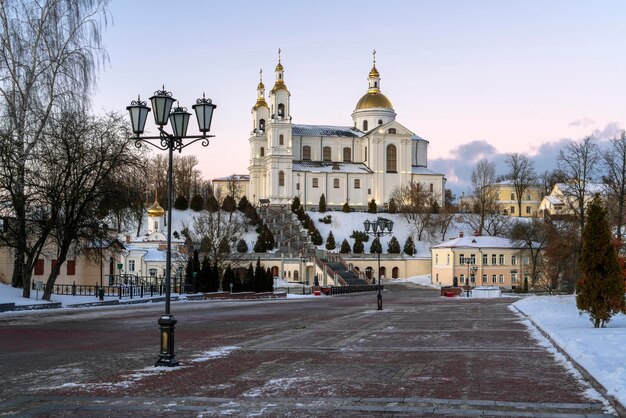 Mosteiro do Espírito Santo e a Catedral da Santa Dormição da Rua Pushkin Vitebsk Bielorrússia