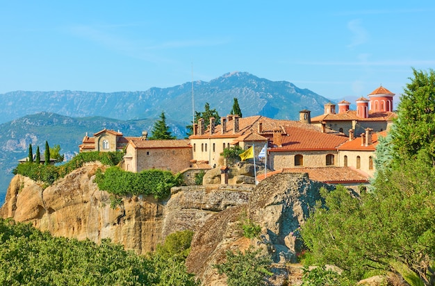 Mosteiro ortodoxo de Santo Estêvão em Meteora, Kalabaka, Tessália, Grécia - paisagem grega