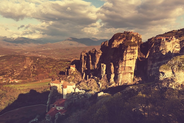 Mosteiros de Meteora na Grécia. Filtro do Instagram.