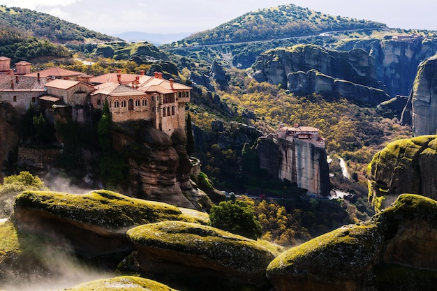 Mosteiros de Meteora na Grécia. Filtro do Instagram.