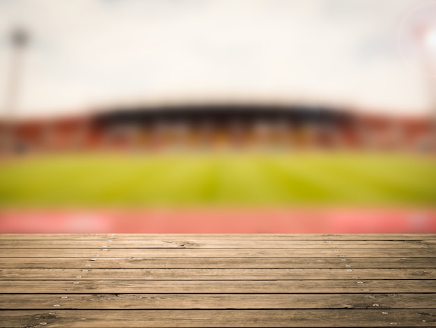 Mostrador de madera con fondo de campo de fútbol