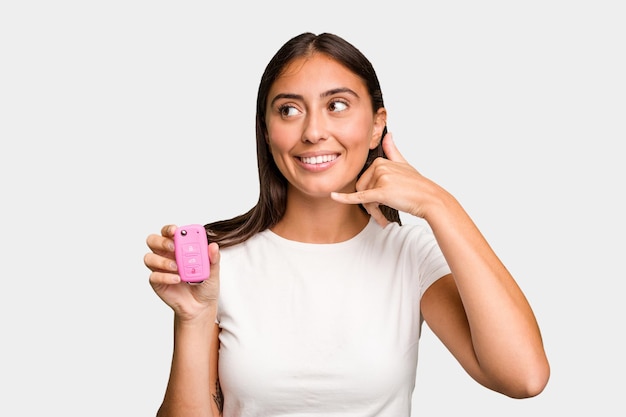 Foto mostrando um gesto de chamada de celular com os dedos