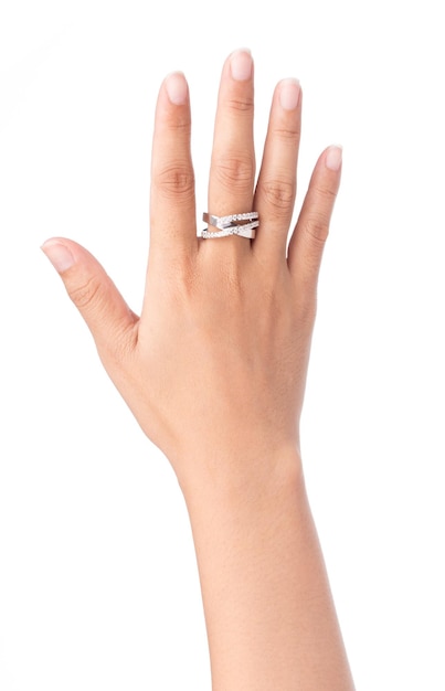 Mostrar el anillo en el dedo aislado sobre fondo blanco