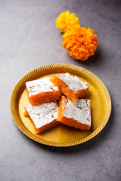 Moti Pak ou Motichur barfimotichoor burfi é um doce indiano popular para ocasiões especiais de diwali