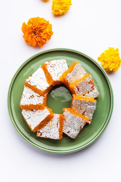 Moti Pak ou Motichur barfimotichoor burfi é um doce indiano popular para ocasiões especiais de diwali