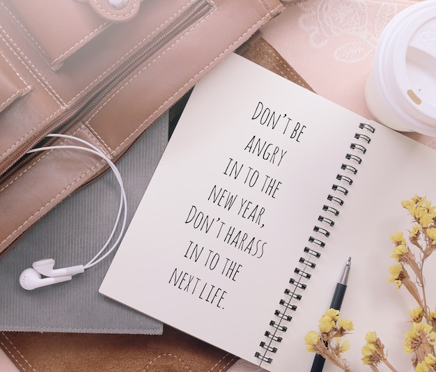 Foto motivación inspiradora en el cuaderno con filtro vintage