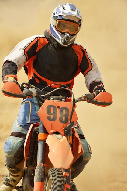 moto de motocross em uma corrida que representa o conceito de velocidade e potência no esporte extremo