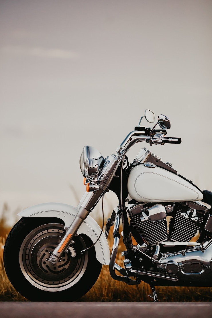 Foto moto retro do roadster branco feito sob encomenda.