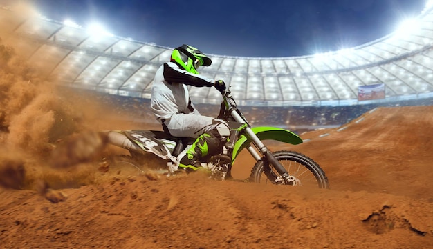 Motocross-Fahrer in Aktion Motocross-Sport