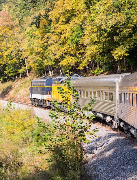 Motor diesel en viaje en tren valle arriba