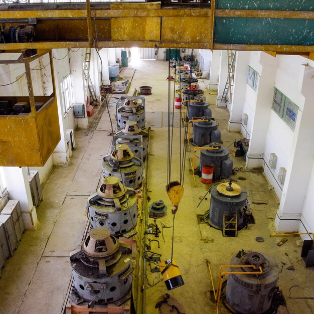 Foto motores de bombas de agua en una estación de bombeo de agua pompado de irrigación