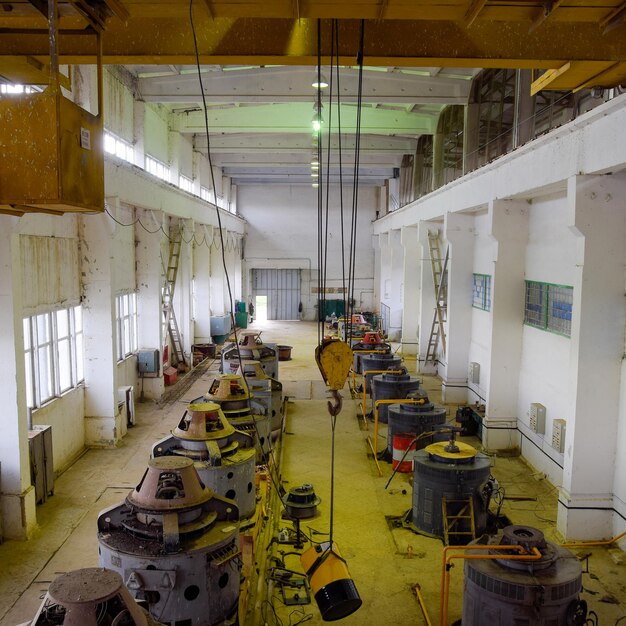 Foto motores de bombas de agua en una estación de bombeo de agua pompado de irrigación