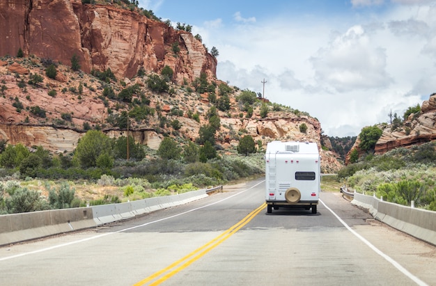 Motorhome na paisagem do deserto